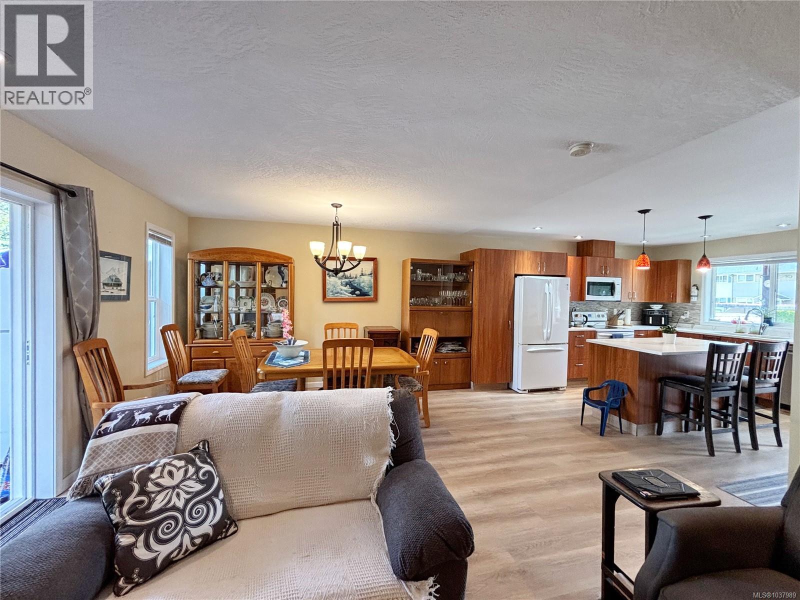 503 Maquinna Cres, Gold River