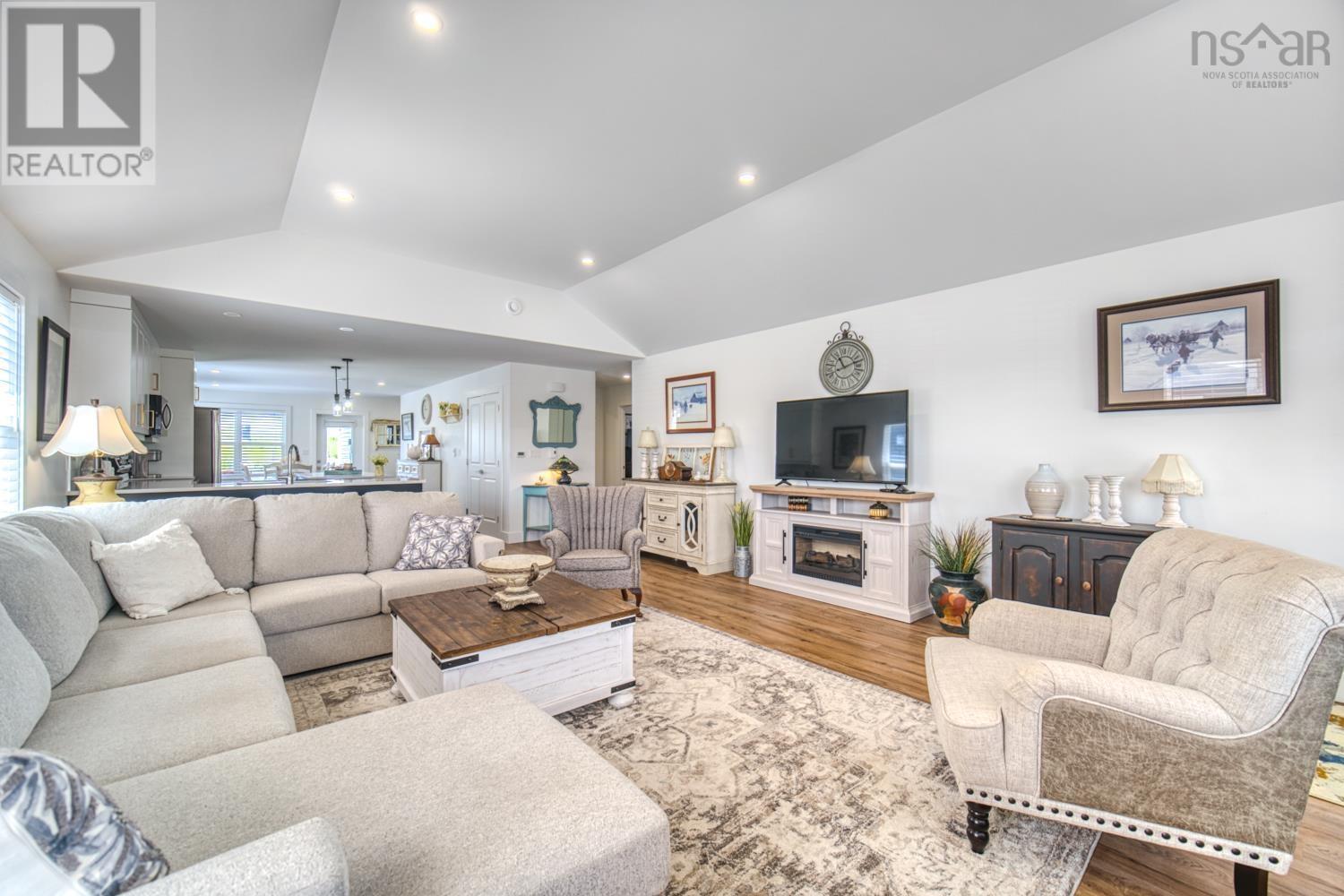 17 Community Way - 15