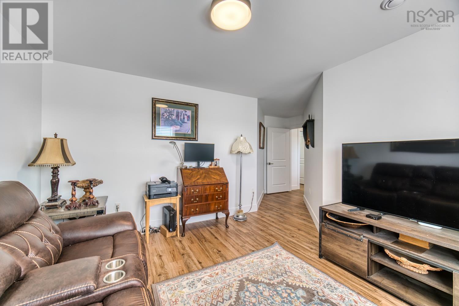 17 Community Way - 31