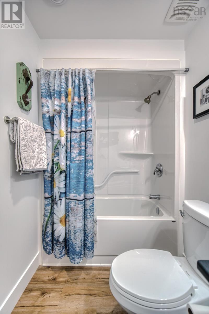 17 Community Way - 32