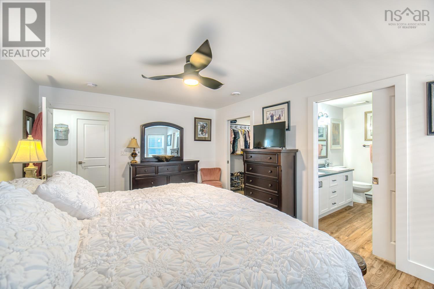 17 Community Way - 39