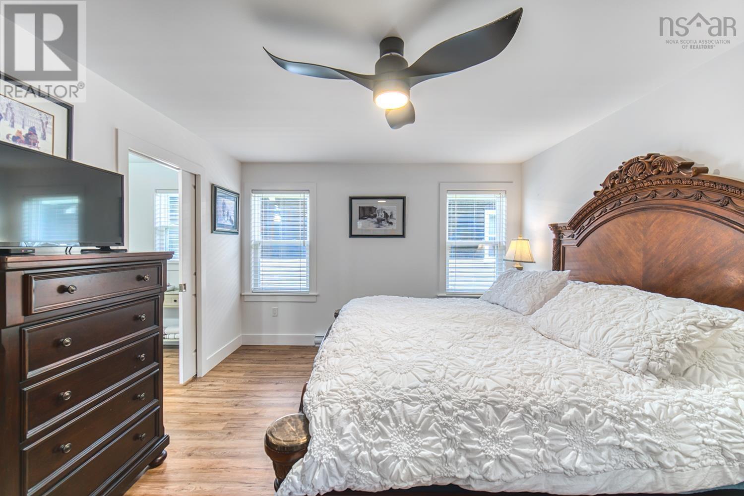 17 Community Way - 40