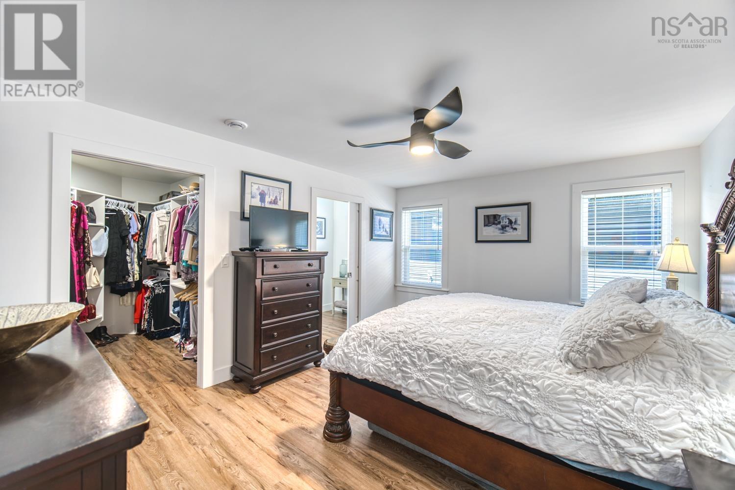 17 Community Way - 41