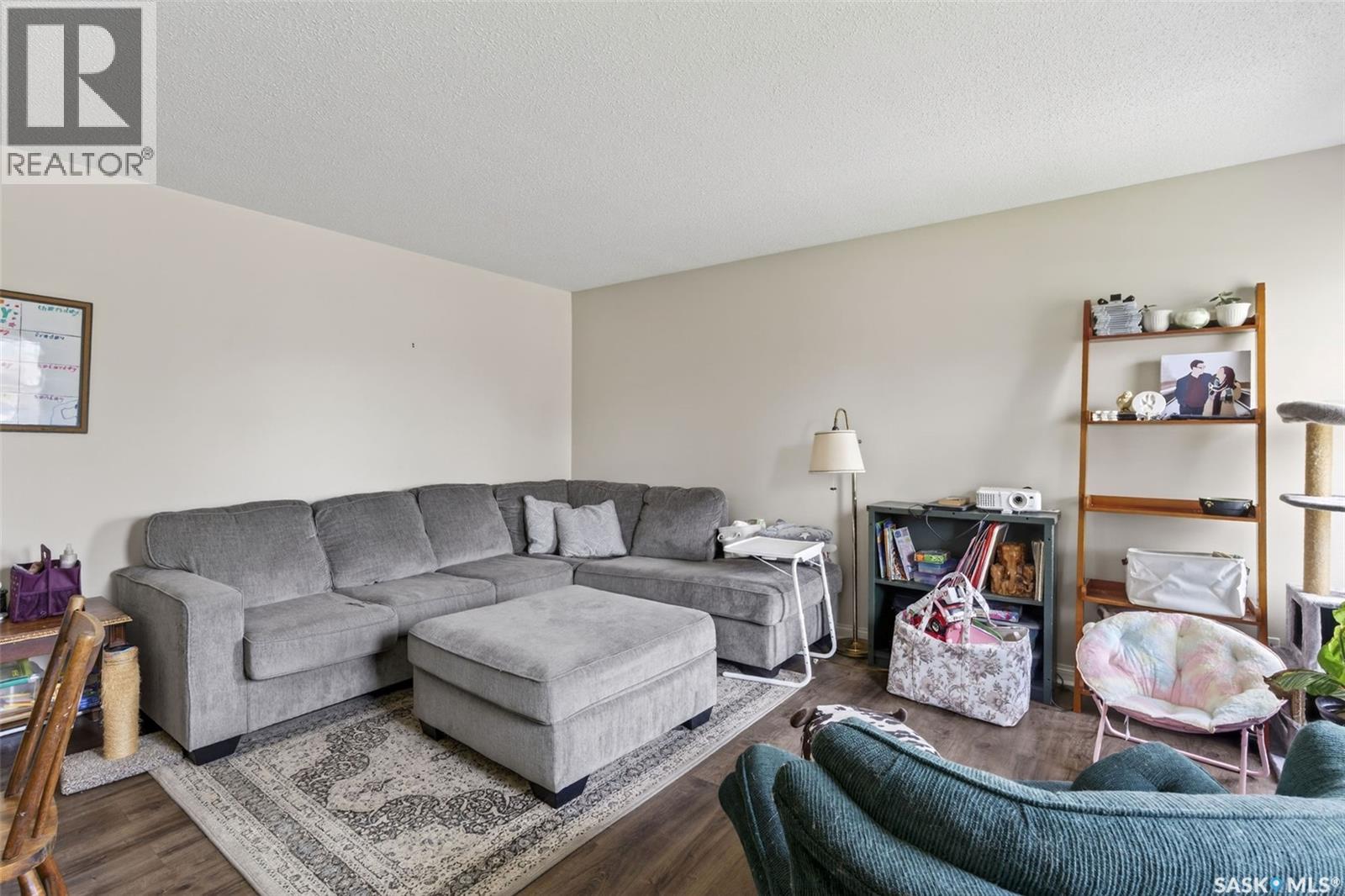 413 Vancouver AVENUE N - 6