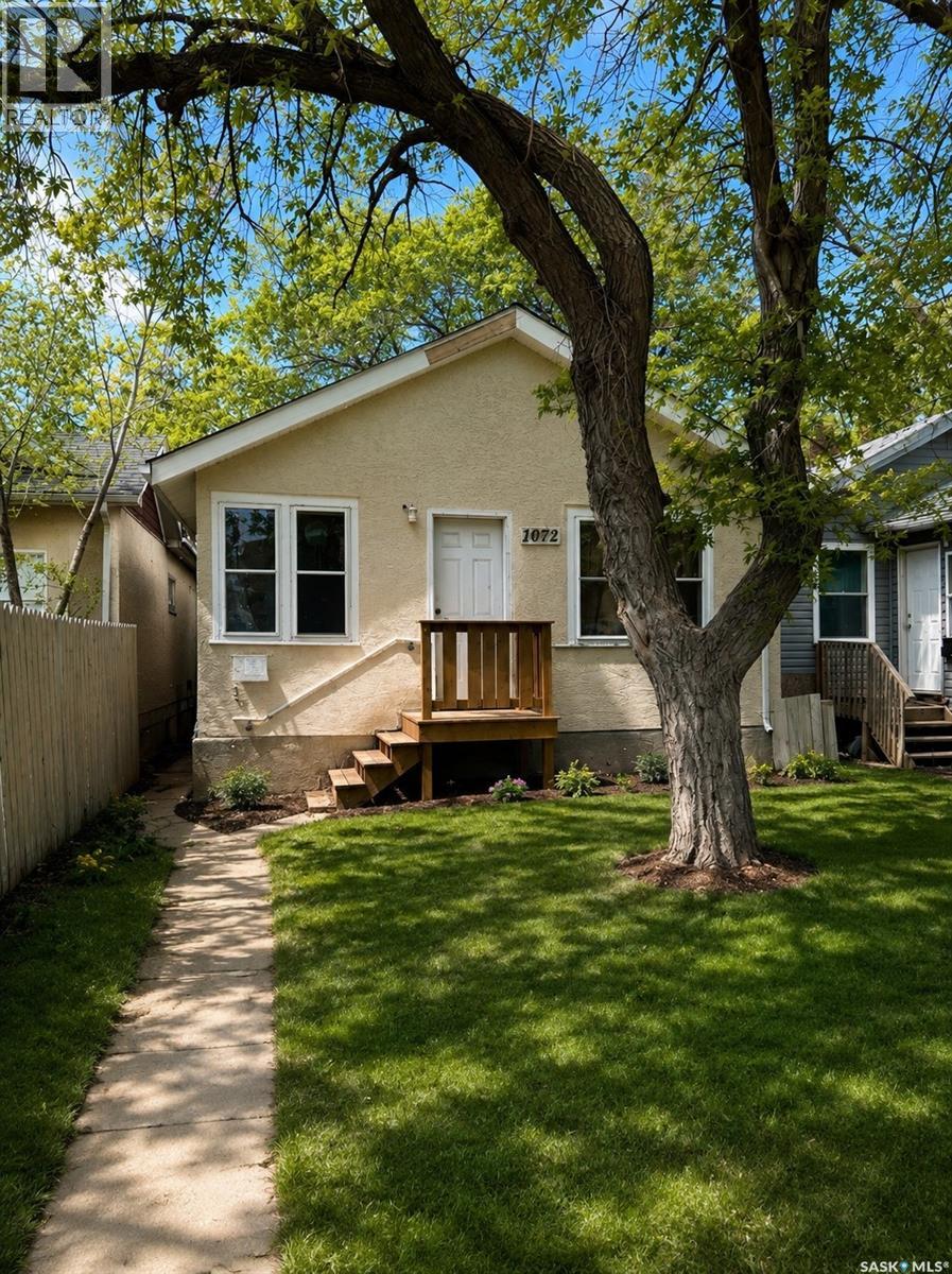 1072 Argyle STREET - 1