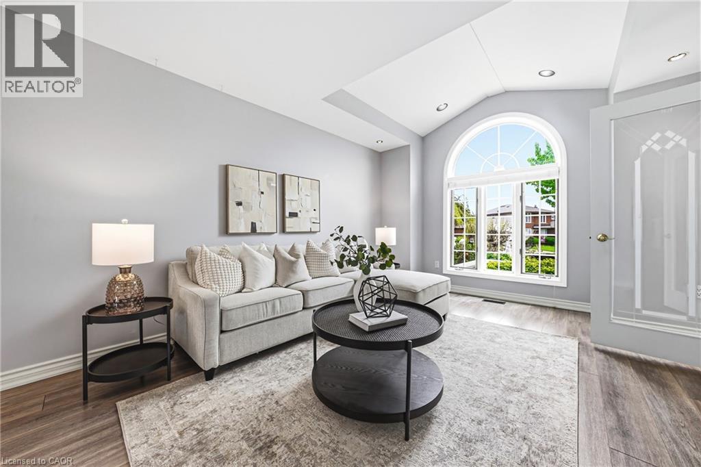 301 PARKWOOD Crescent - 8