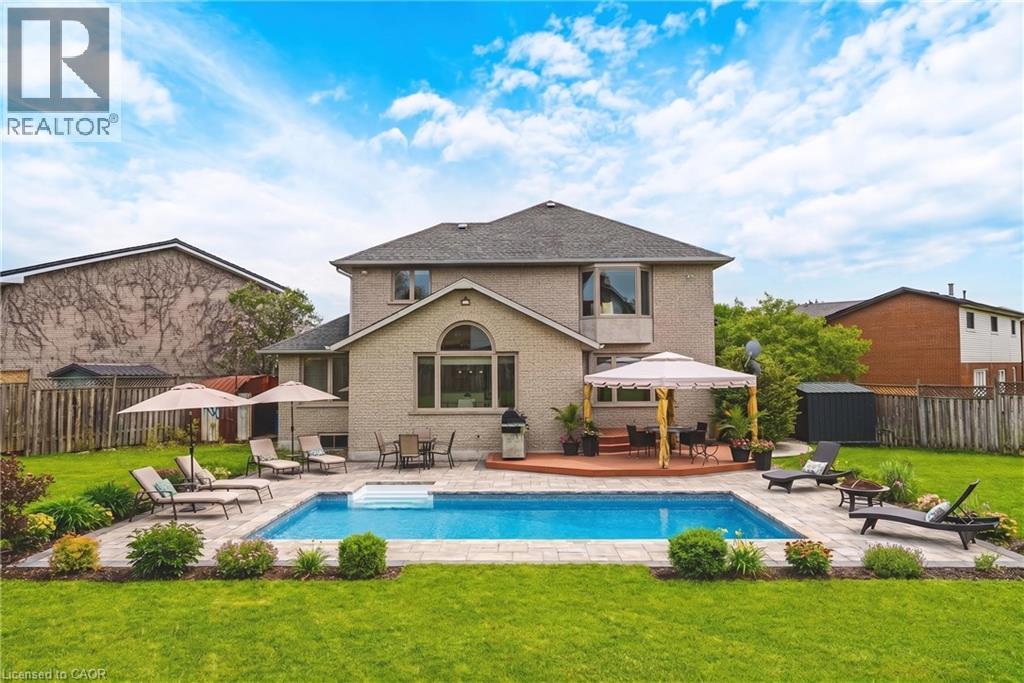 301 PARKWOOD Crescent - 48