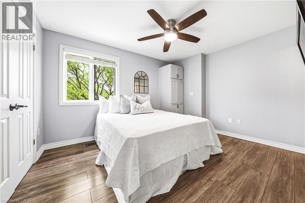 301 PARKWOOD Crescent - 23