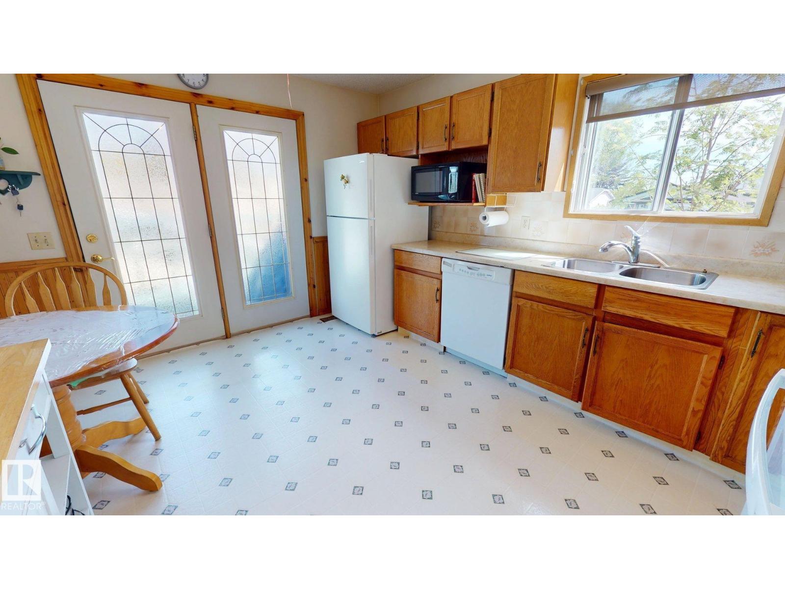 410 ST. ANDREWS PL - 5