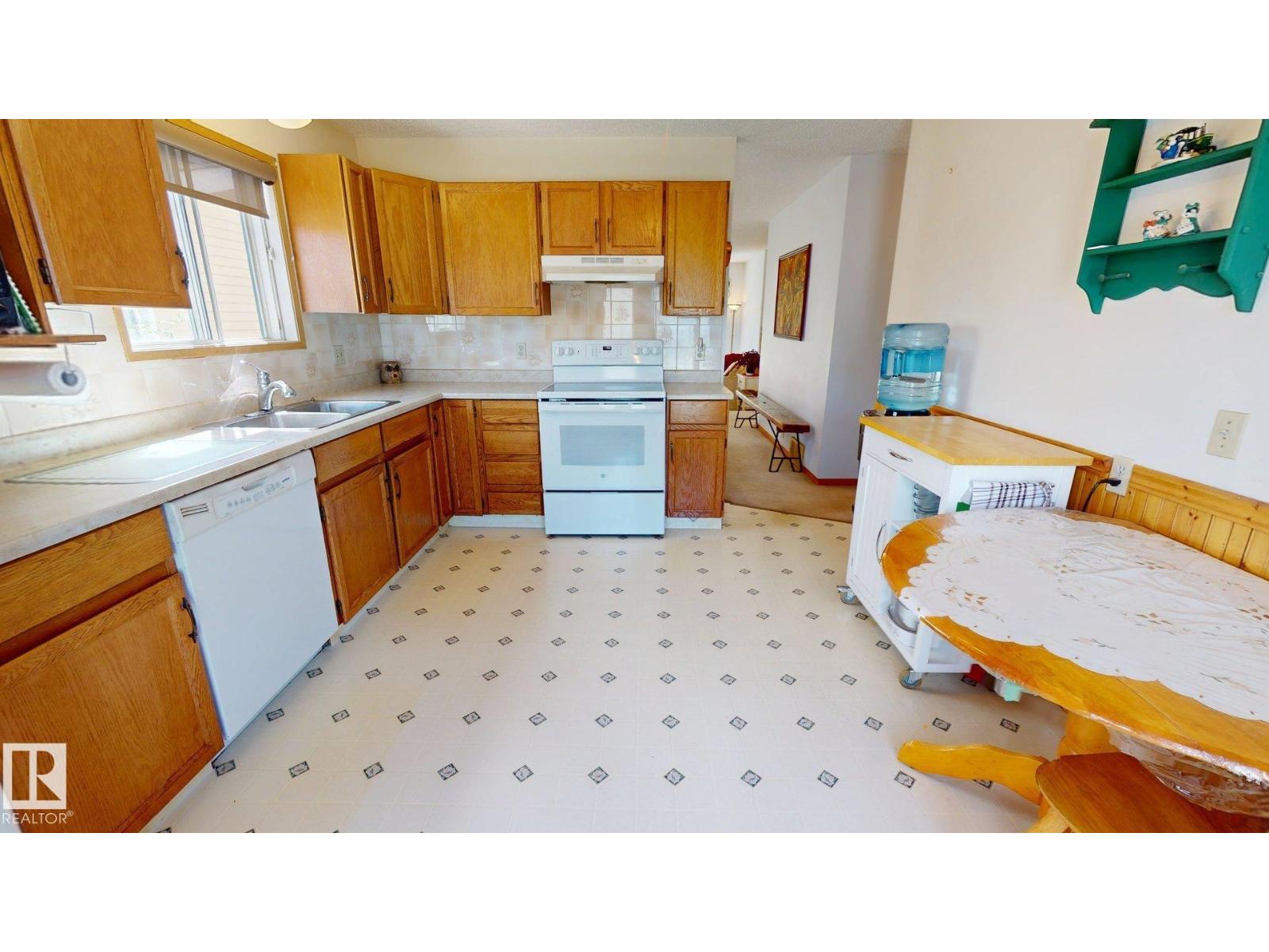 410 ST. ANDREWS PL - 6