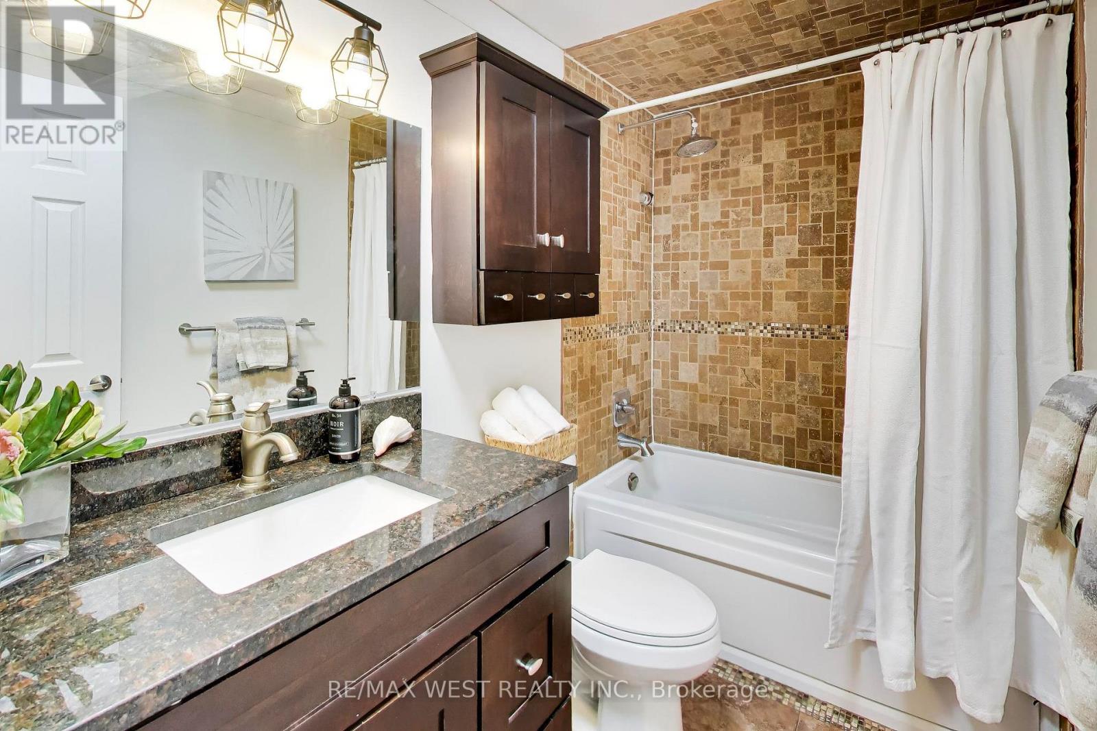 128 ROSER CRESCENT - 26