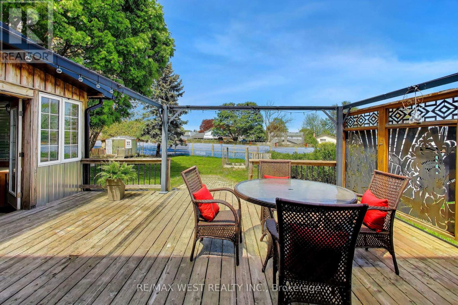 128 ROSER CRESCENT - 32