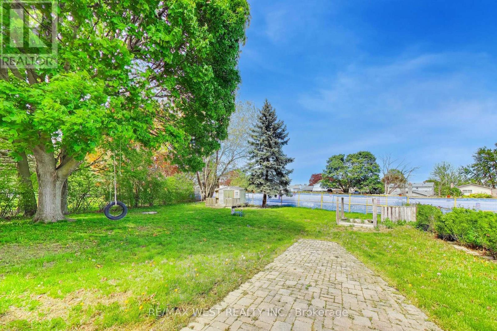 128 ROSER CRESCENT - 38