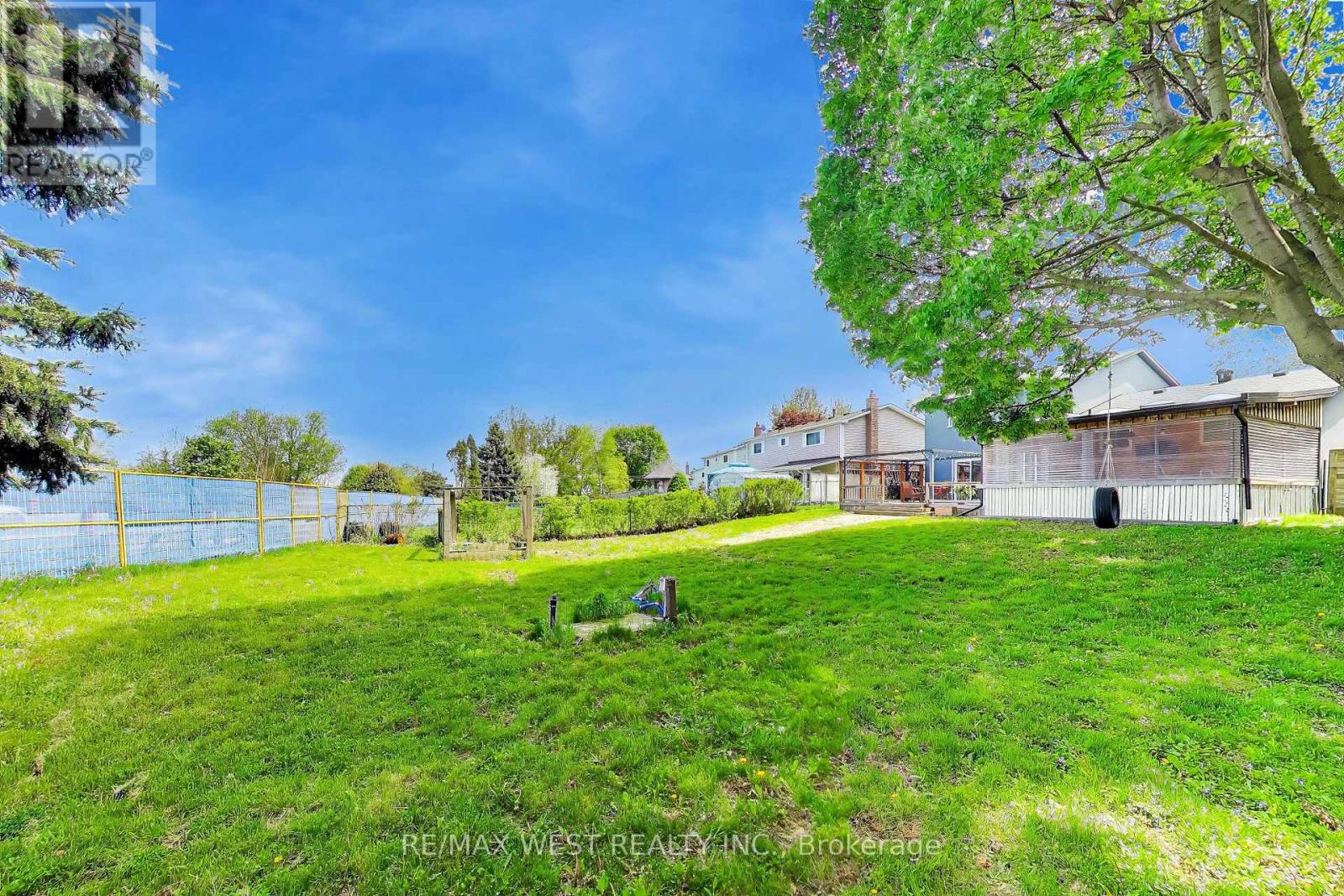 128 ROSER CRESCENT - 40