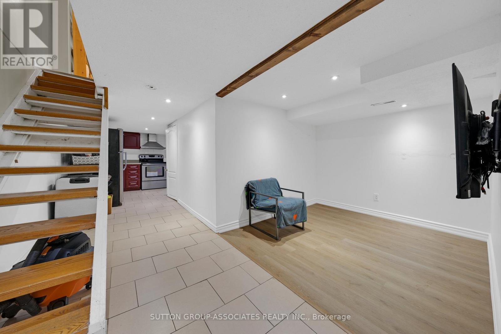 69 DAGMAR AVENUE - 23