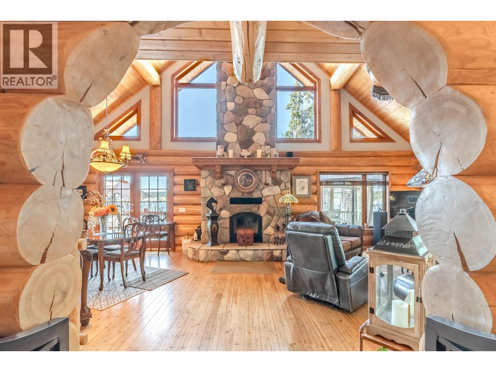 4677 CAVERLY ROAD, Lac La Hache