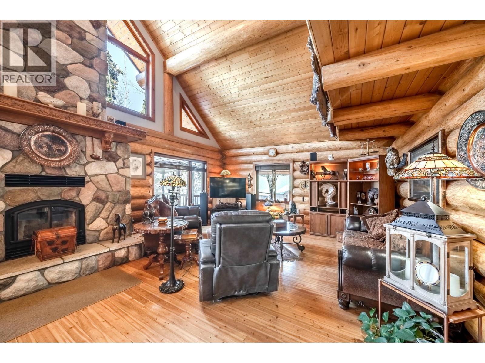 4677 CAVERLY ROAD, Lac La Hache