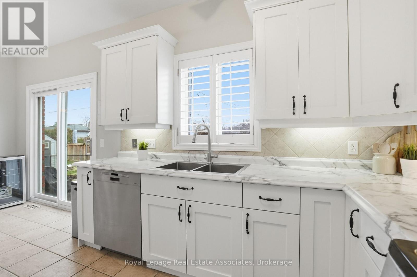 486 DELANEY COURT - 14