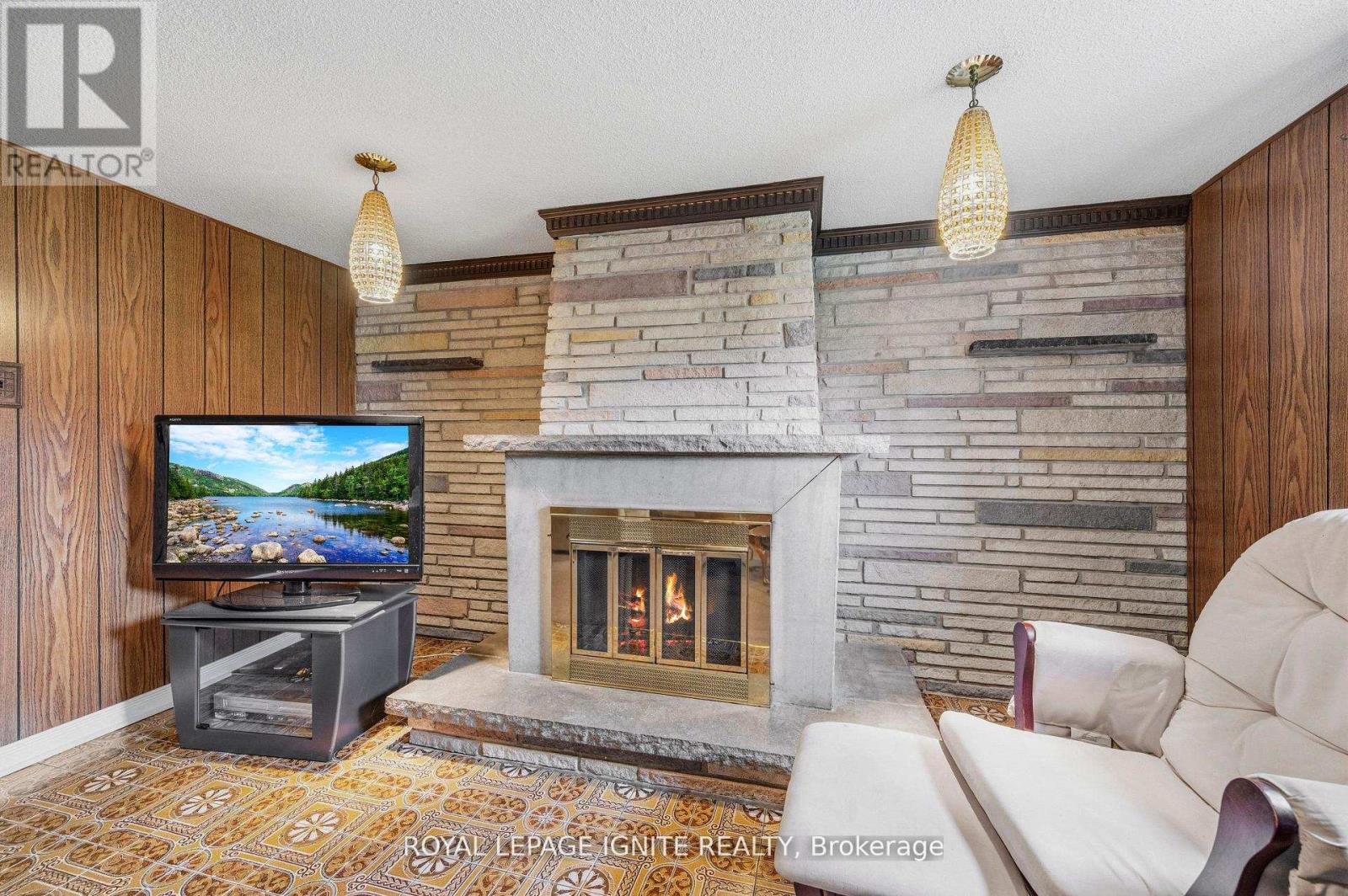 3746 TEESWATER ROAD - 32