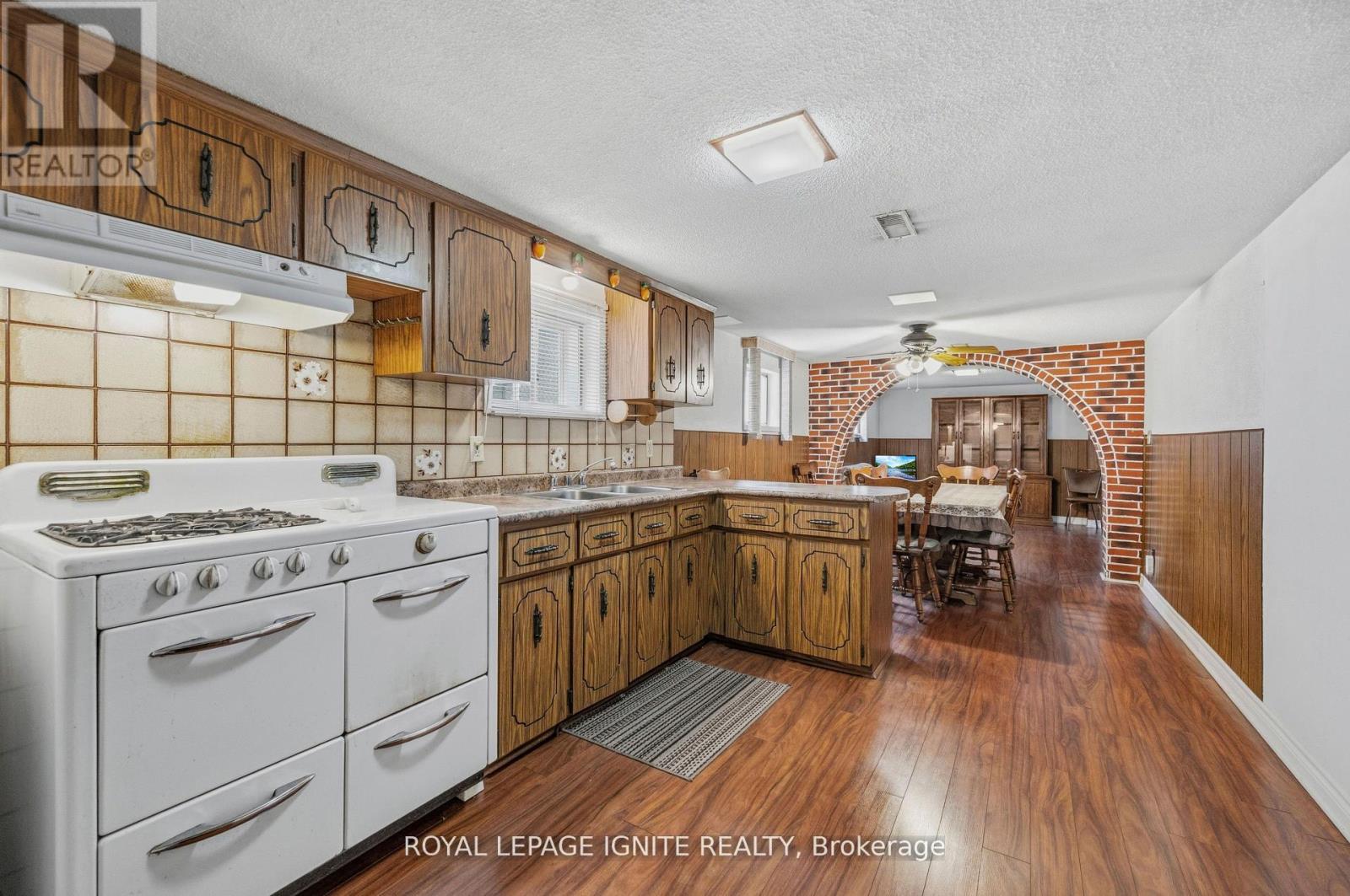 3746 TEESWATER ROAD - 38