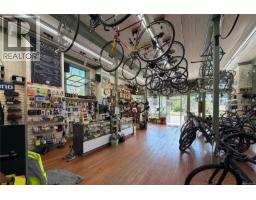 390 Moss St, Victoria, BC V8V4N1 Photo 16