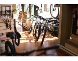 390 Moss St, Victoria, BC V8V4N1 Photo 19