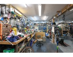 390 Moss St, Victoria, BC V8V4N1 Photo 42