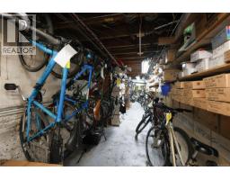 390 Moss St, Victoria, BC V8V4N1 Photo 43