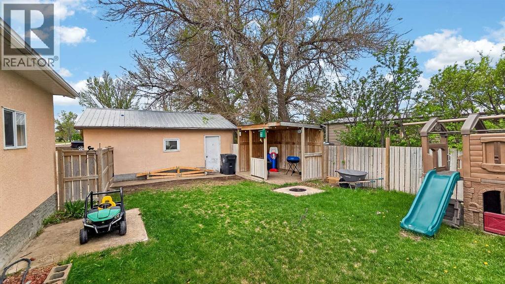605 2 Street S — photo 37