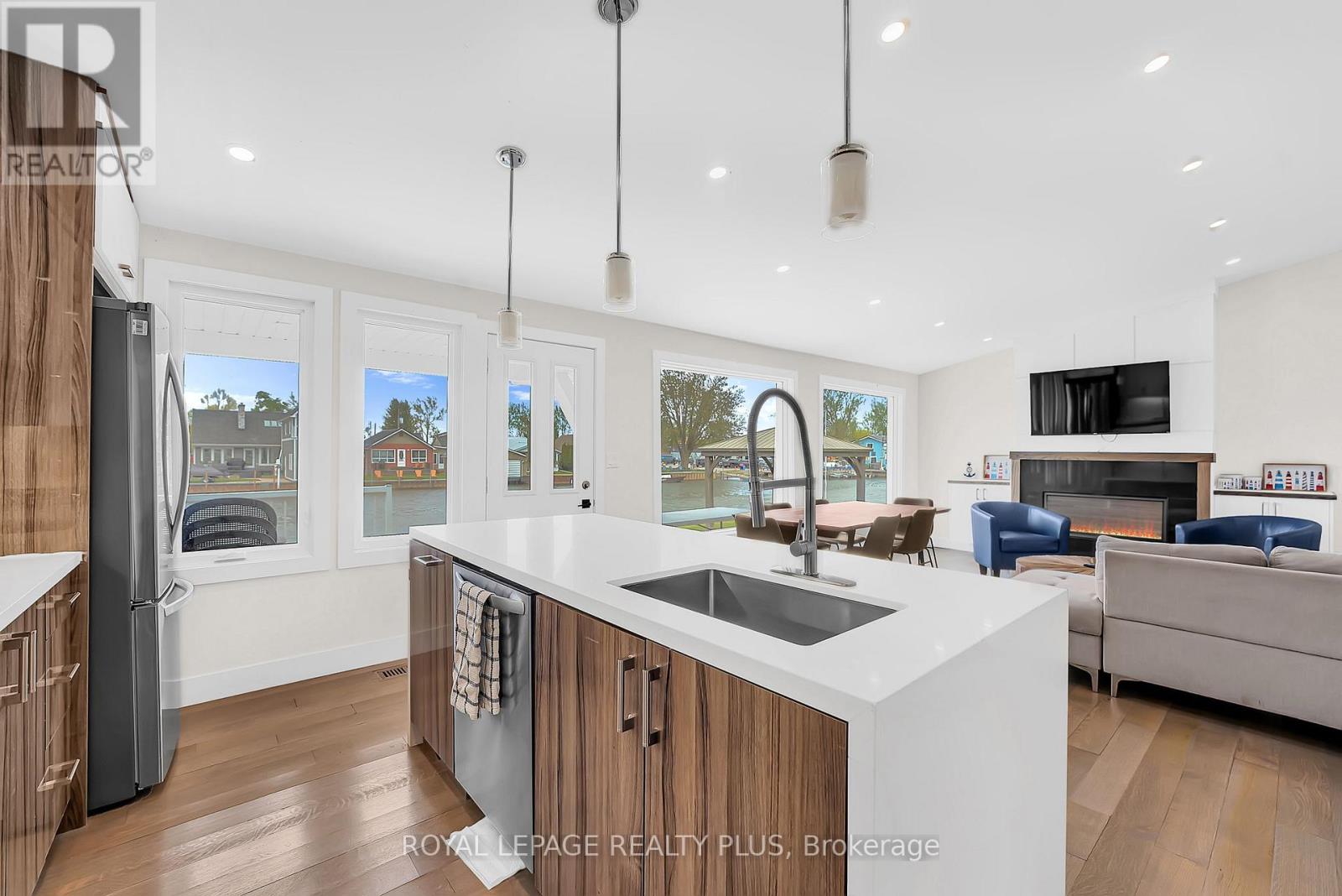 36 DICKINSON AVENUE - 18