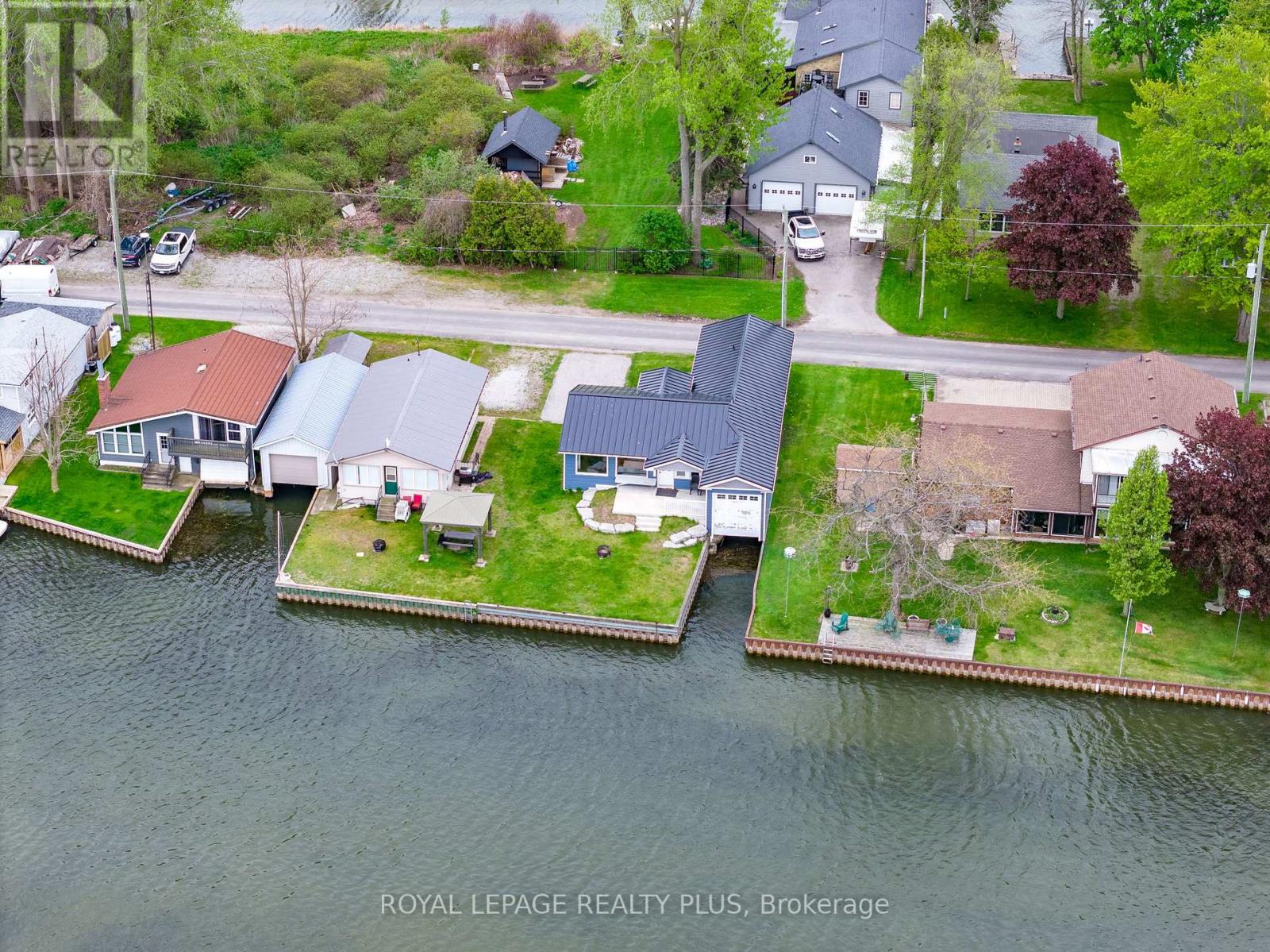 36 DICKINSON AVENUE - 44