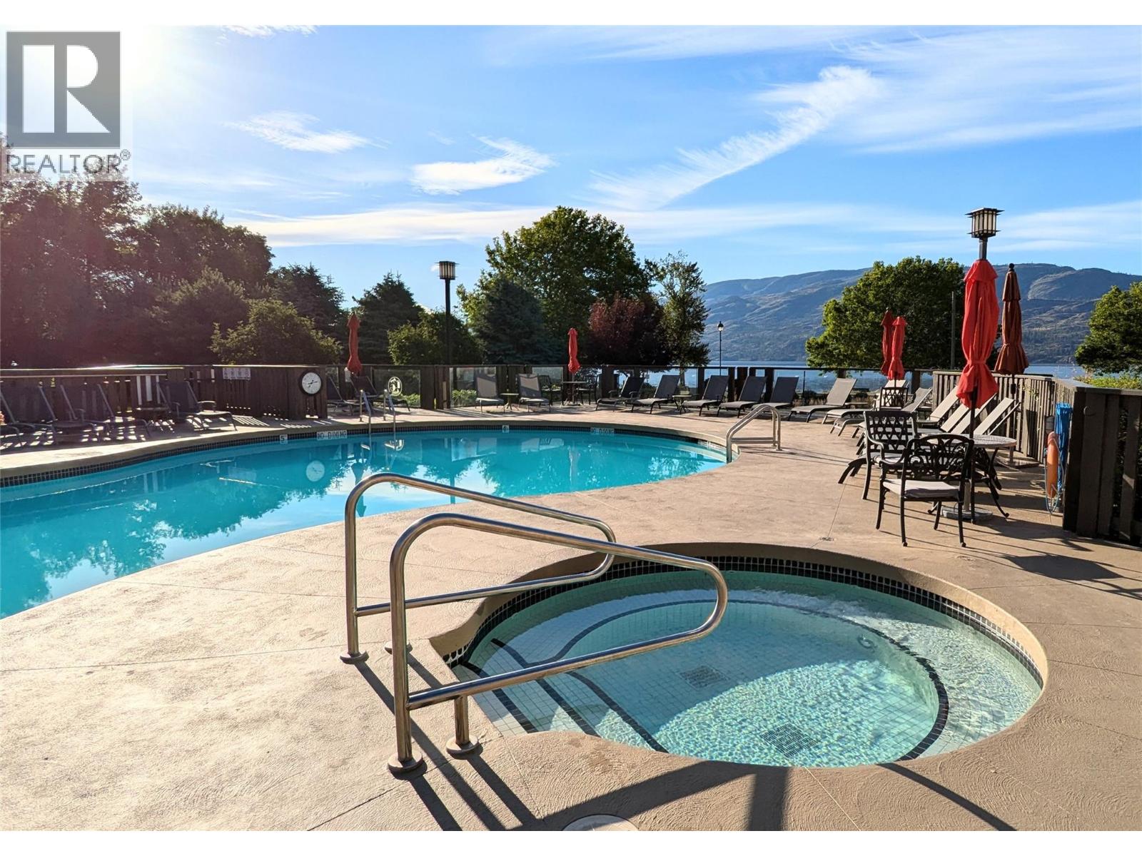 301 3996 Beach Avenue, Peachland