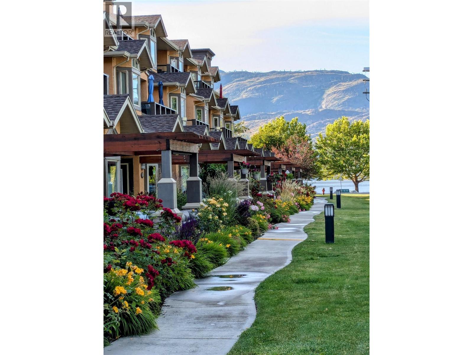 301 3996 Beach Avenue, Peachland