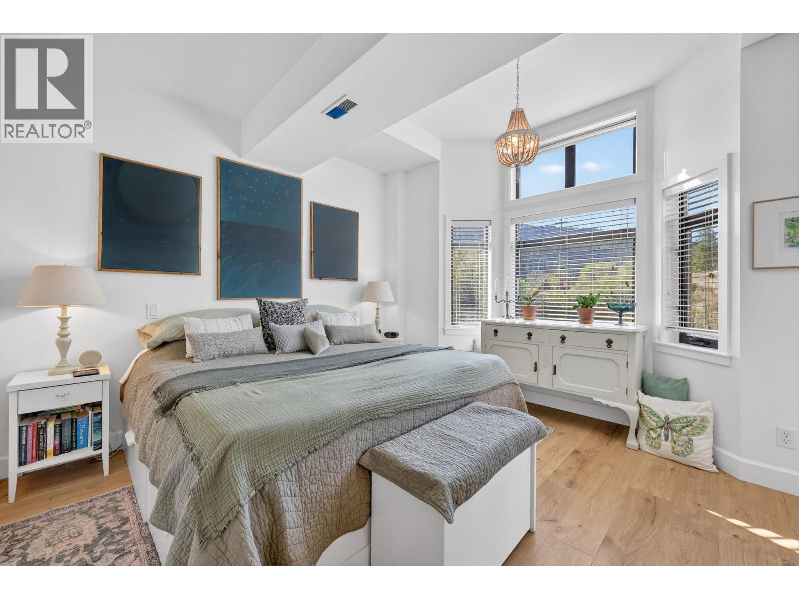 301 3996 Beach Avenue, Peachland