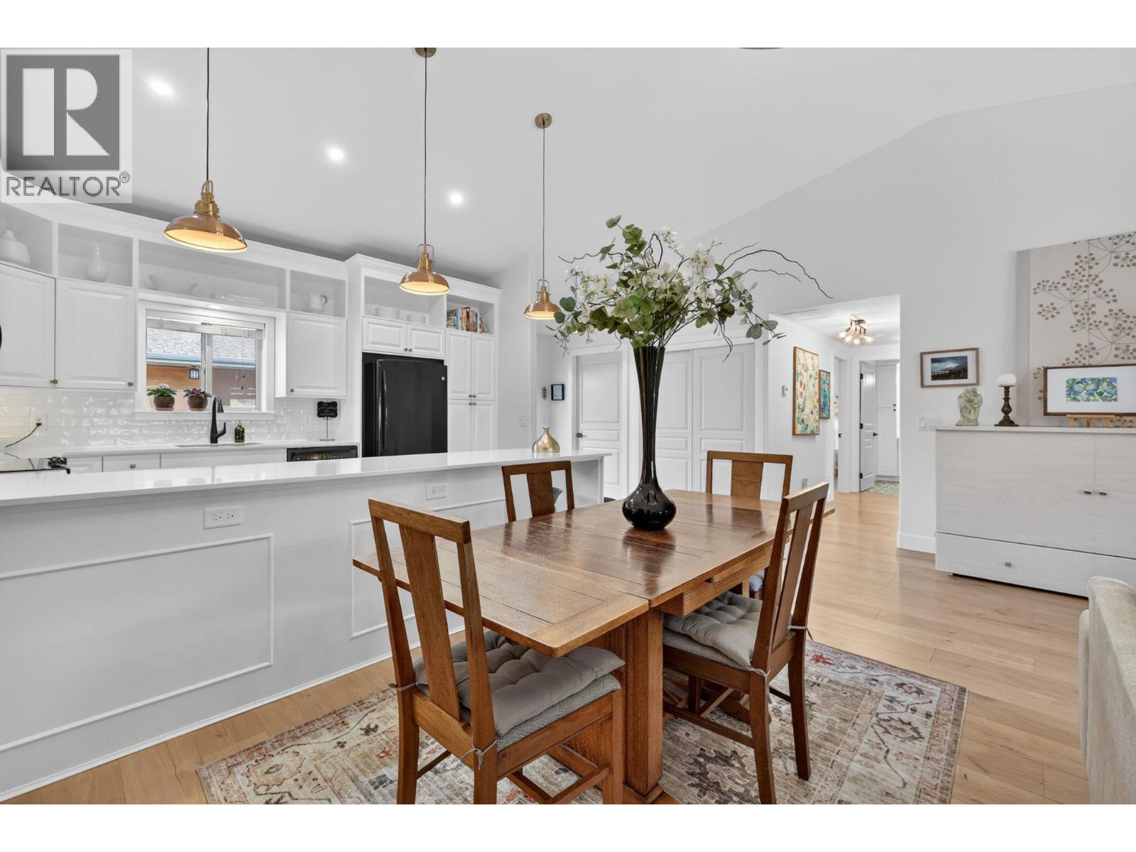 301 3996 Beach Avenue, Peachland