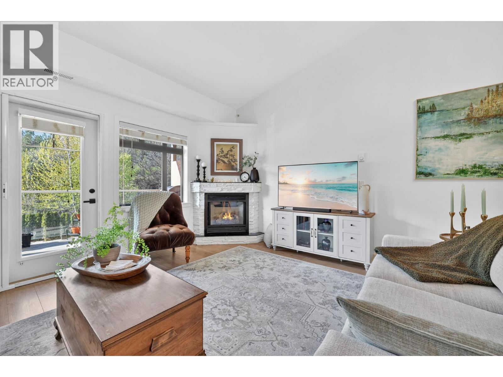 301 3996 Beach Avenue, Peachland