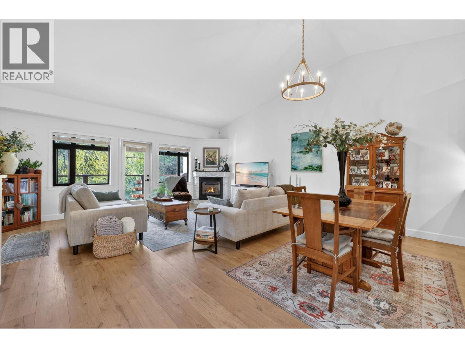 301 3996 Beach Avenue, Peachland
