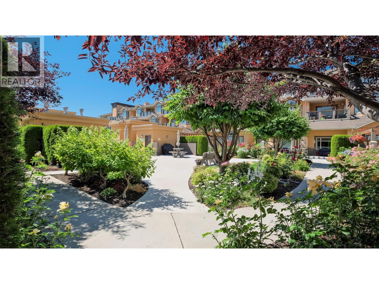 301 3996 Beach Avenue, Peachland