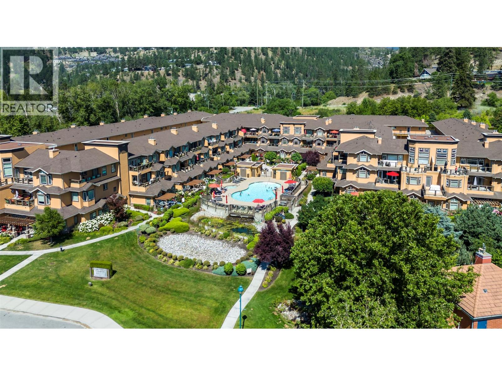 301 3996 Beach Avenue, Peachland
