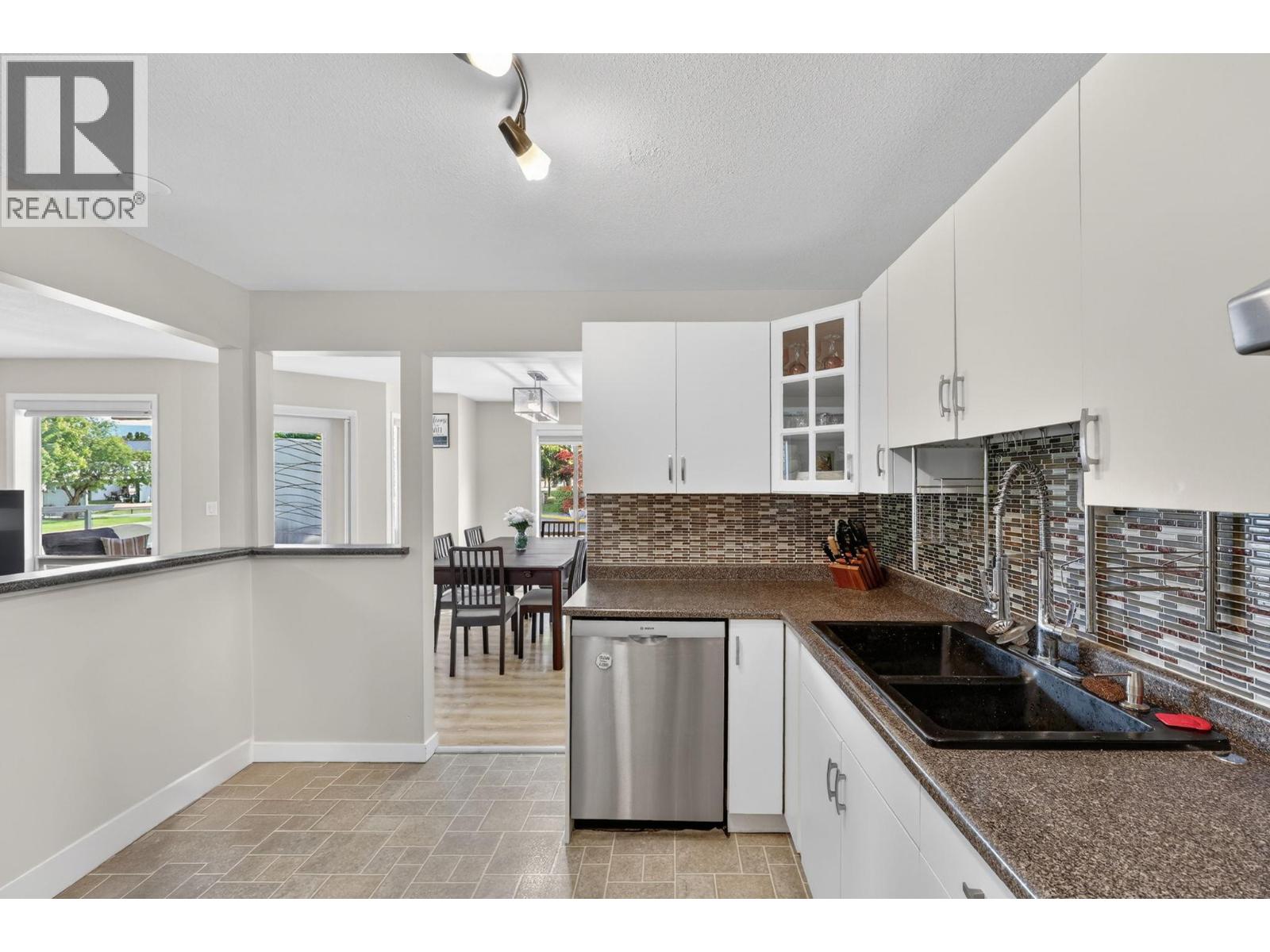 112 727 Houghton Road, Kelowna