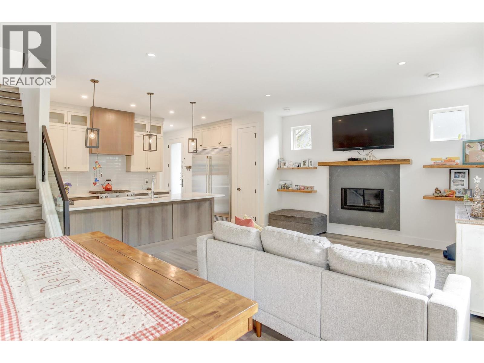 2 852 Stockwell Avenue, Kelowna