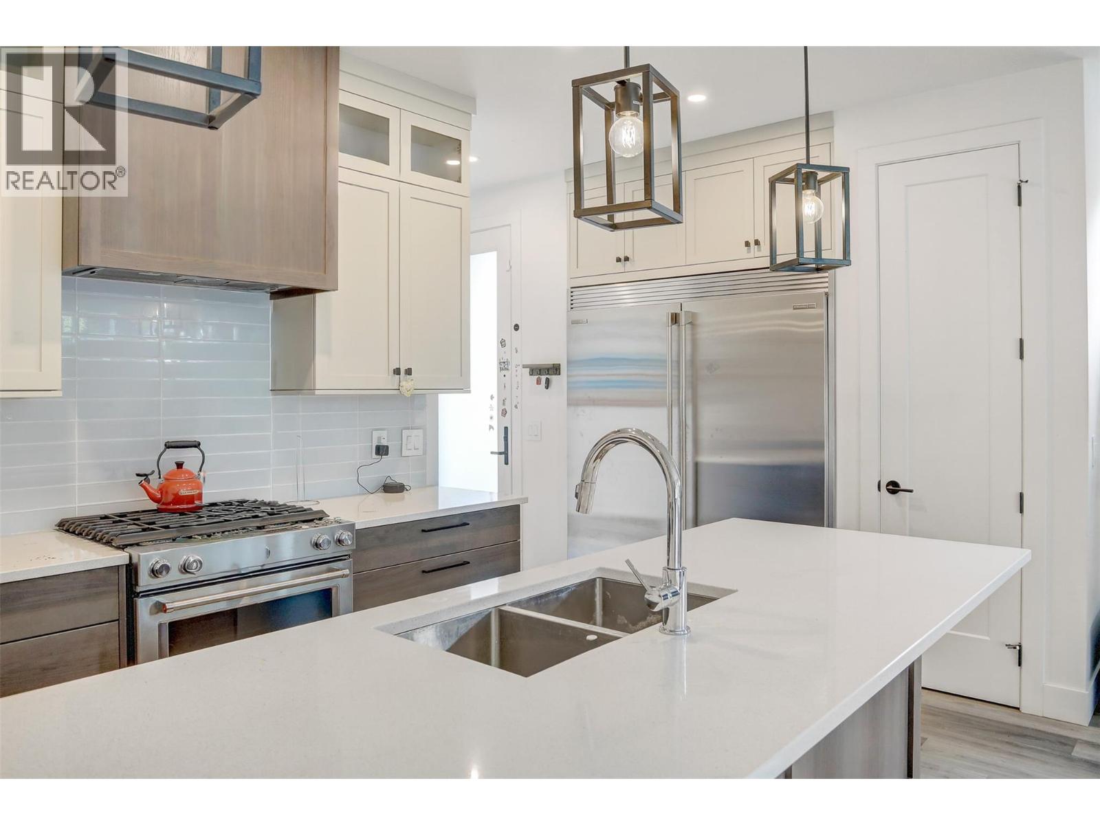 2 852 Stockwell Avenue, Kelowna