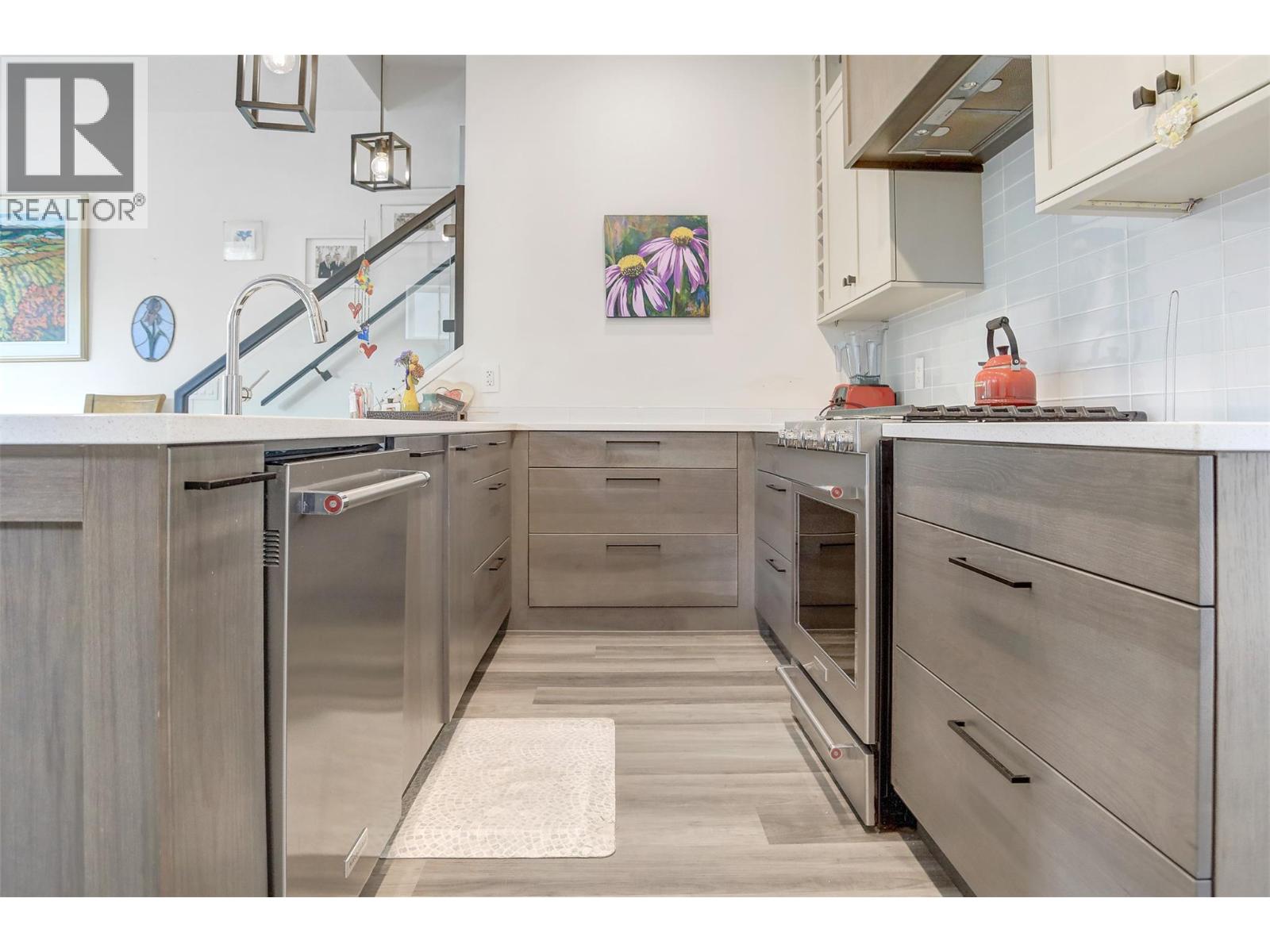 2 852 Stockwell Avenue, Kelowna