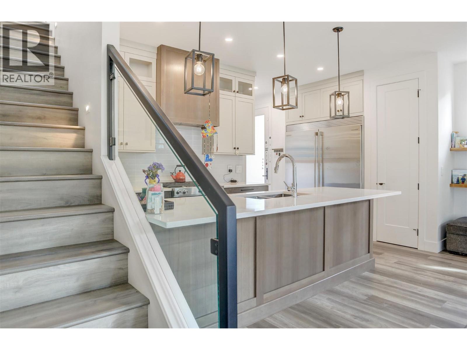 2 852 Stockwell Avenue, Kelowna