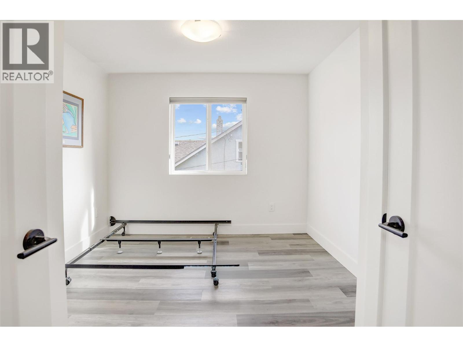 2 852 Stockwell Avenue, Kelowna