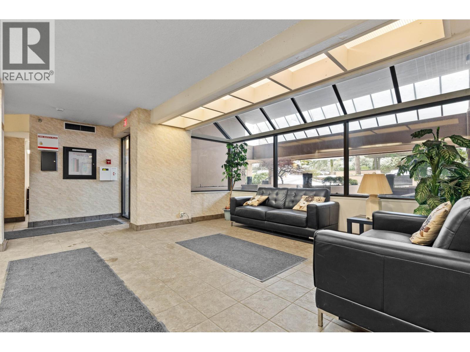 705 460 WESTVIEW STREET, Coquitlam