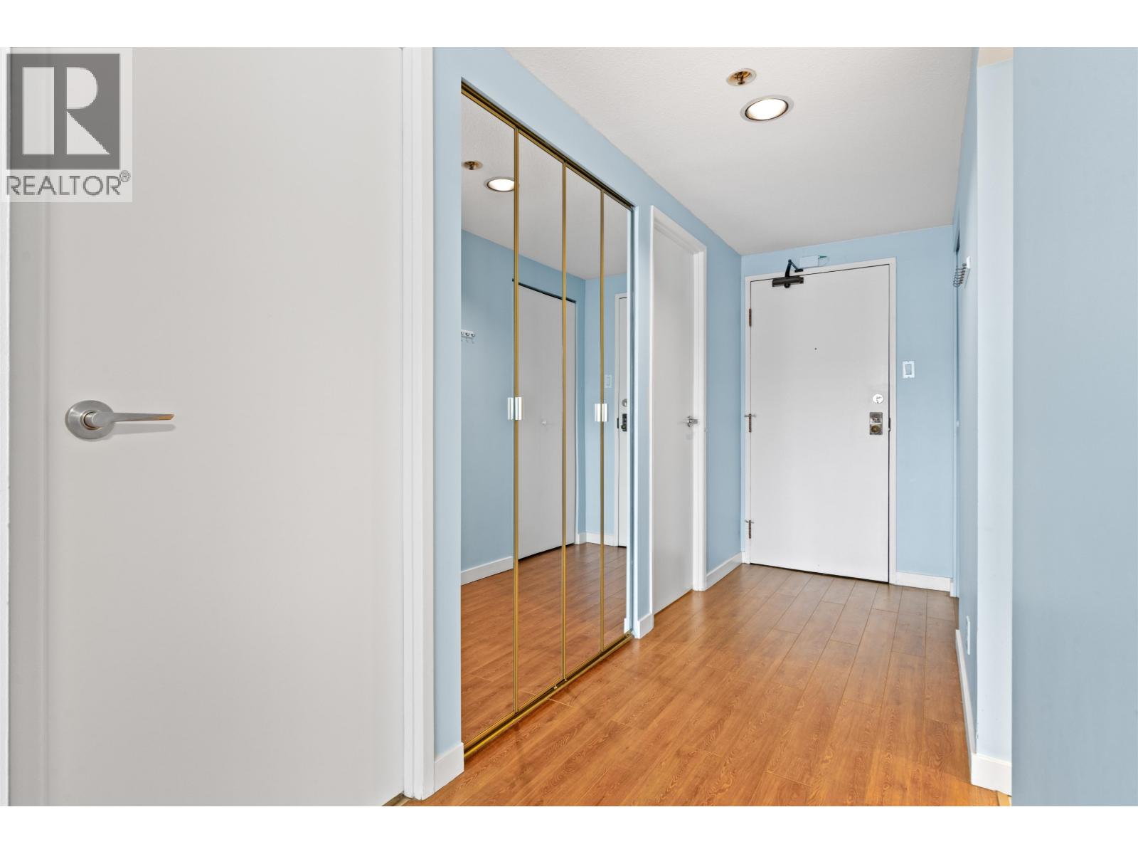 705 460 WESTVIEW STREET, Coquitlam