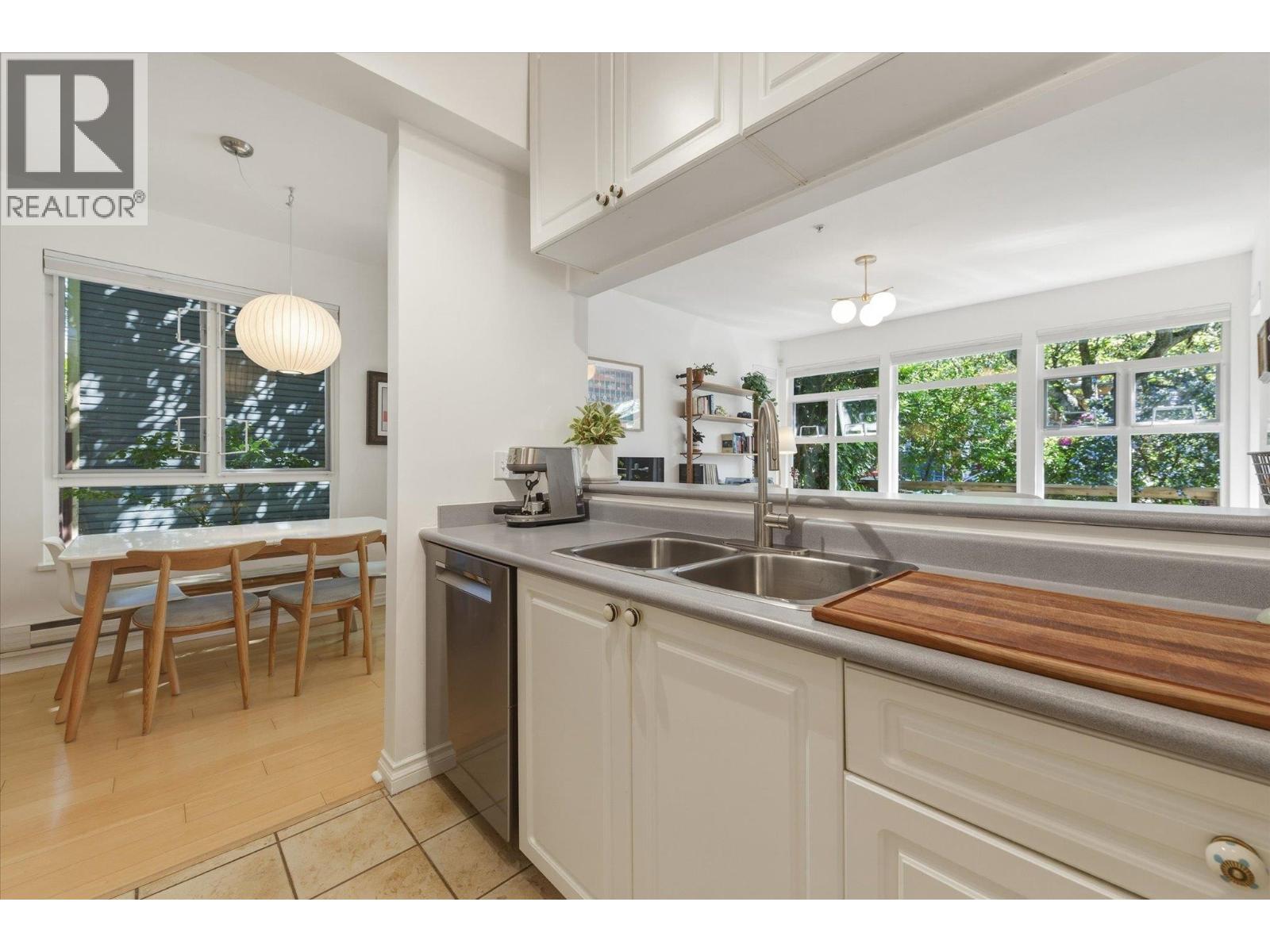 1073 E PENDER STREET, Vancouver