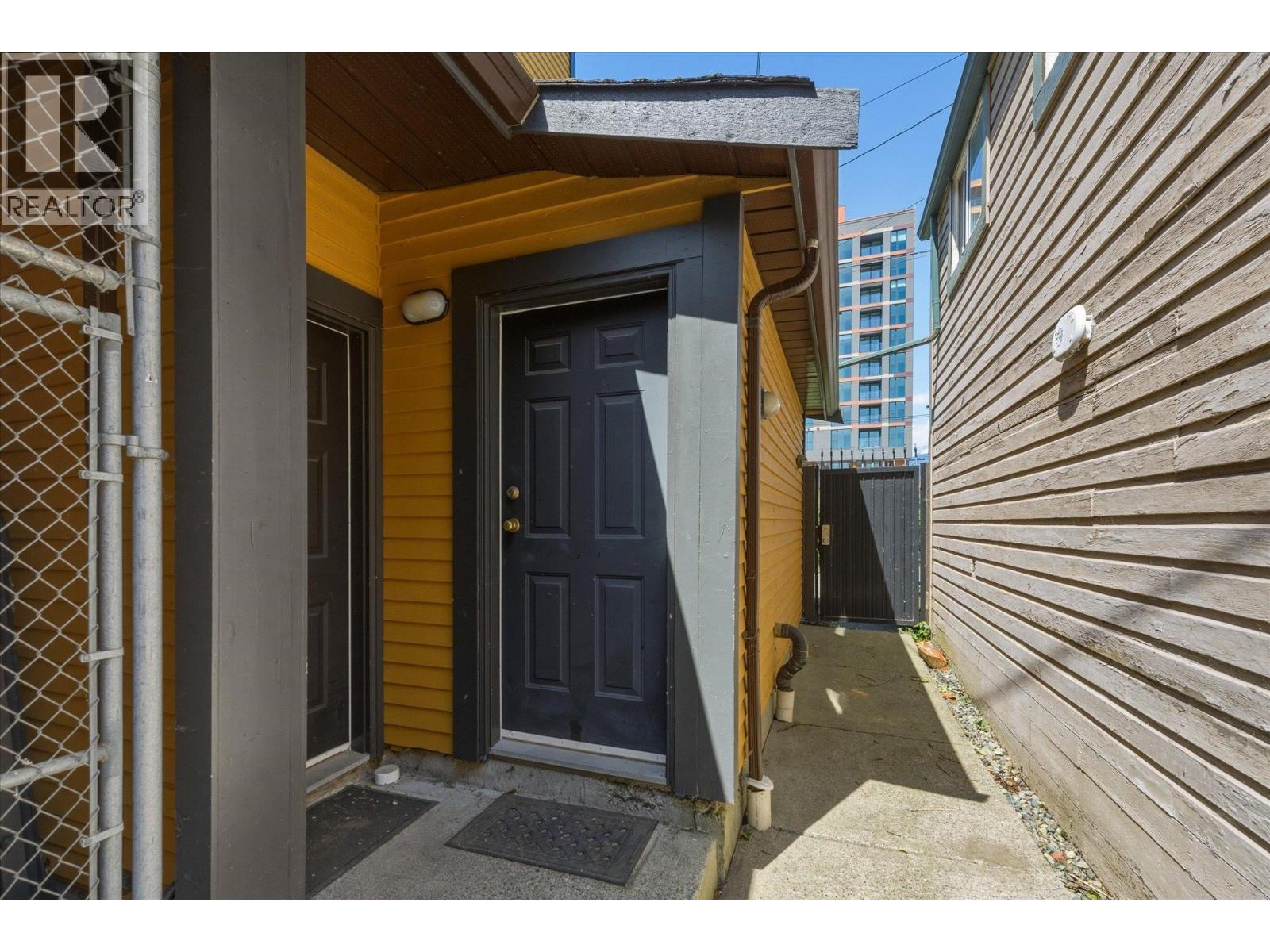 1073 E PENDER STREET, Vancouver