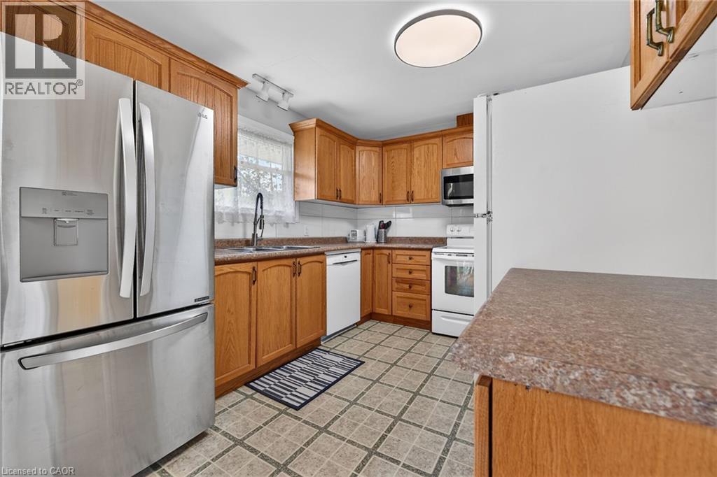 31 LARCHWOOD Drive - 16